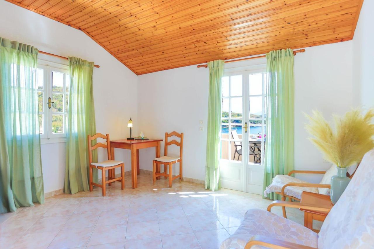 Anna Agios Stephanos Apartment *
