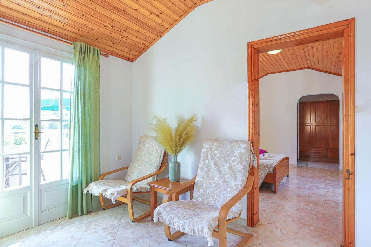 Anna Agios Stephanos Apartment
