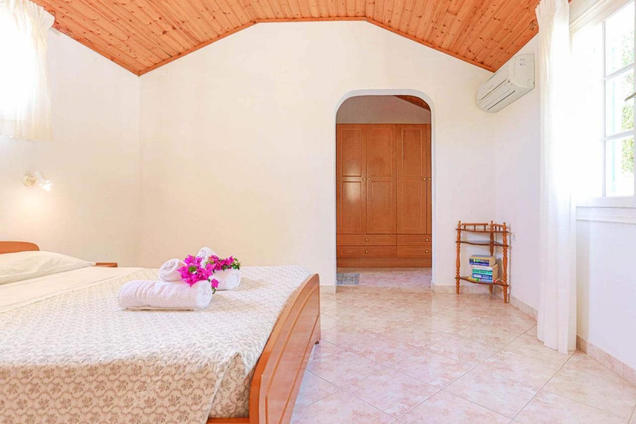 Anna Agios Stephanos Apartment *